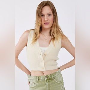URBAN OUTFITTERS RICKIE CROPPED SWEATER IVORY VEST